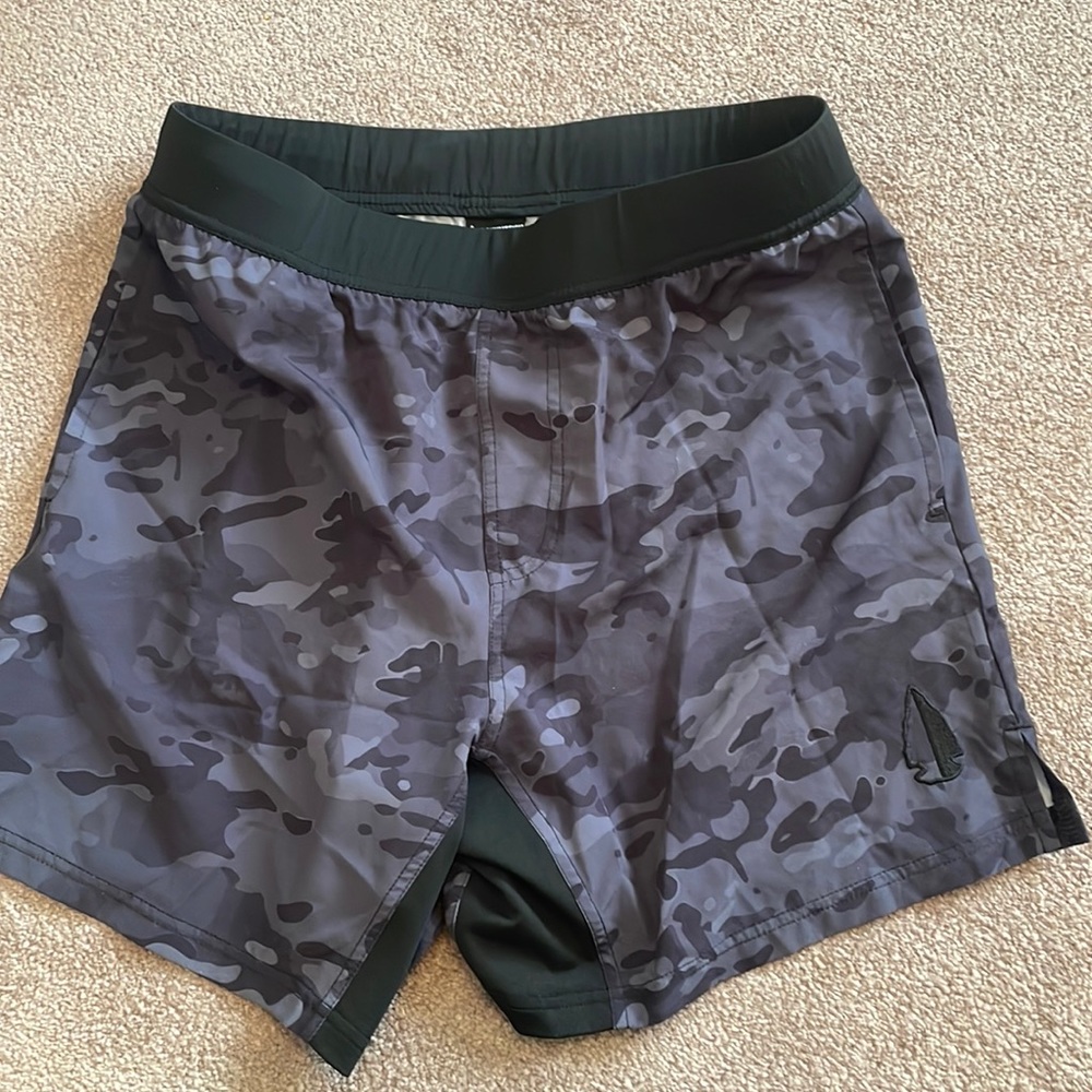 Tachuntfish shorts